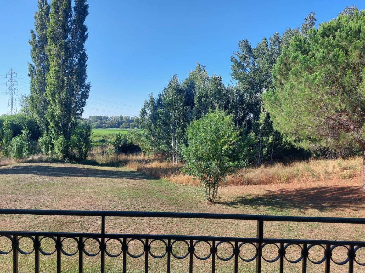Aux Abords Du Lac Apartment Arles